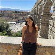 Estudiante de 2o de bachillerato ofrece clases particulares de inglés, catalán y castellano e incluso de matemáticas (estas para alumnos de primaria o primeros cursos de la Eso). Me considero una persona muy responsable y divertida que puede hacer de unas